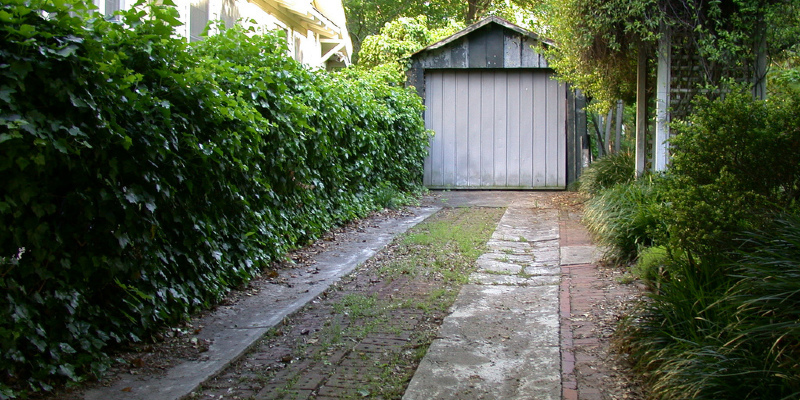 Junk-Storing Garage Becomes a Cabana Getaway