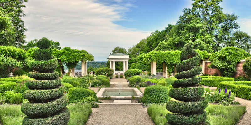 Garden Tour: Colorful, Serene Woodland Close Boston